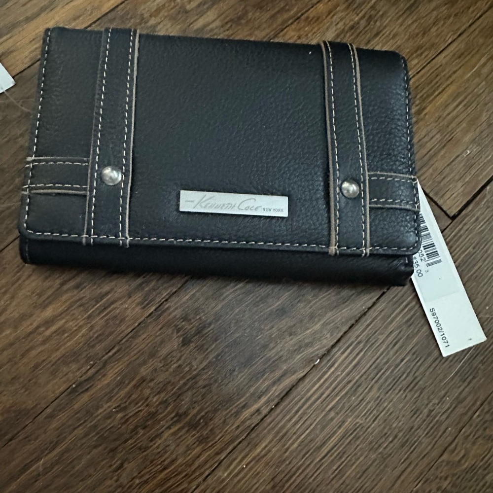 Kenneth Cole Wallet
Brand New